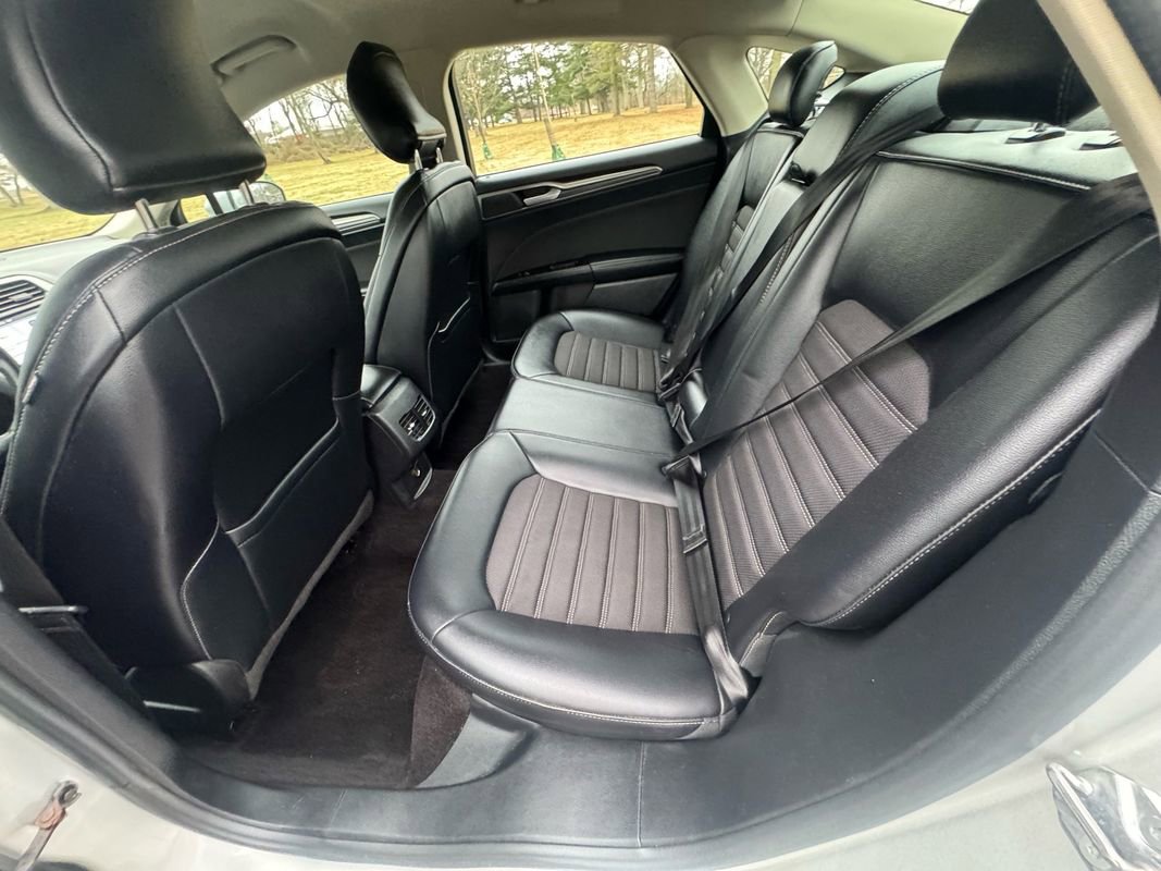 Used 2017 Ford Fusion SE w/ Equipment Group 201A image 17