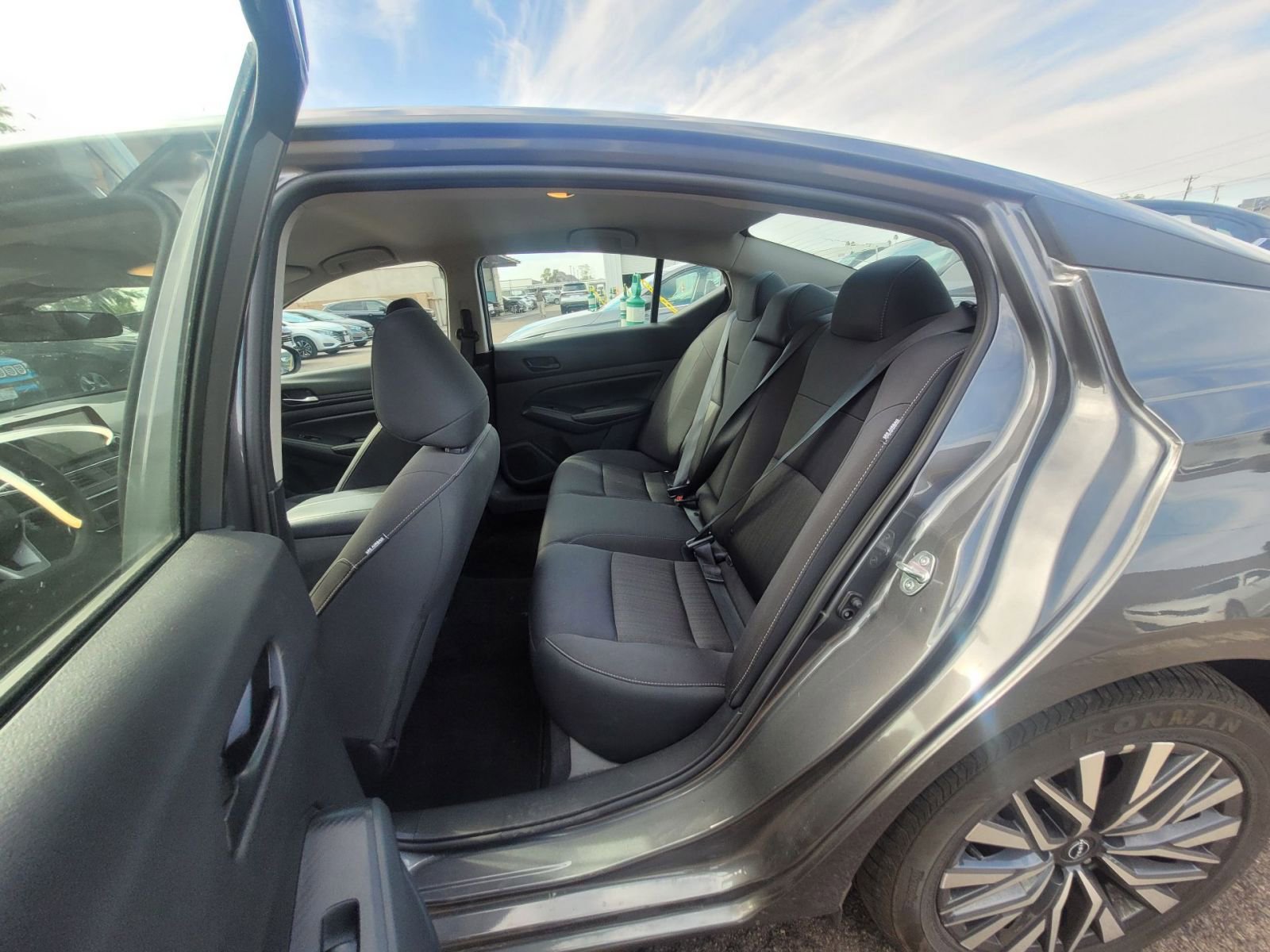 Used 2025 Nissan Altima 2.5 SV image 10