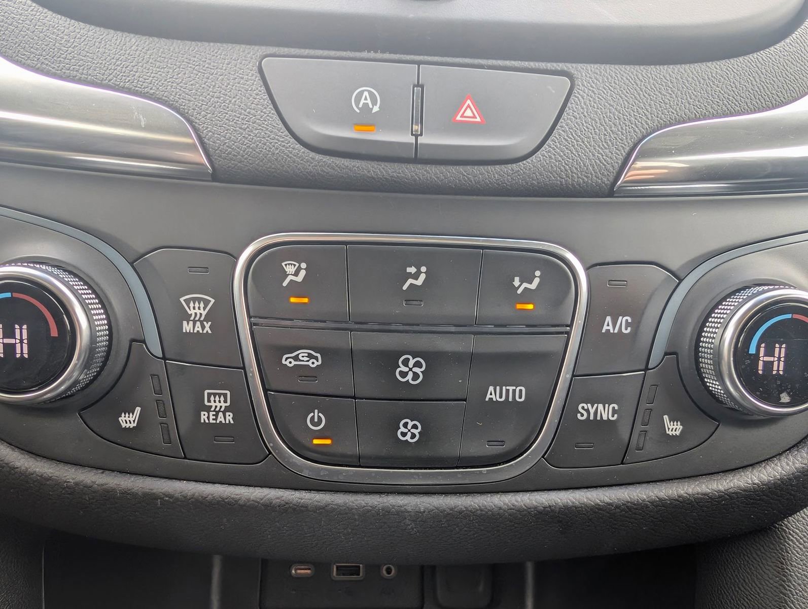 Used 2024 Chevrolet Equinox LT AWD/4WD image 19