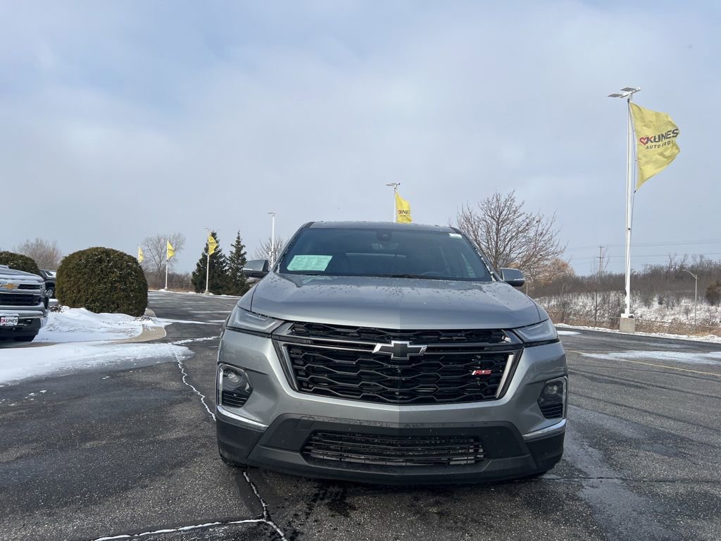 Used 2023 Chevrolet Traverse RS AWD/4WD image 2