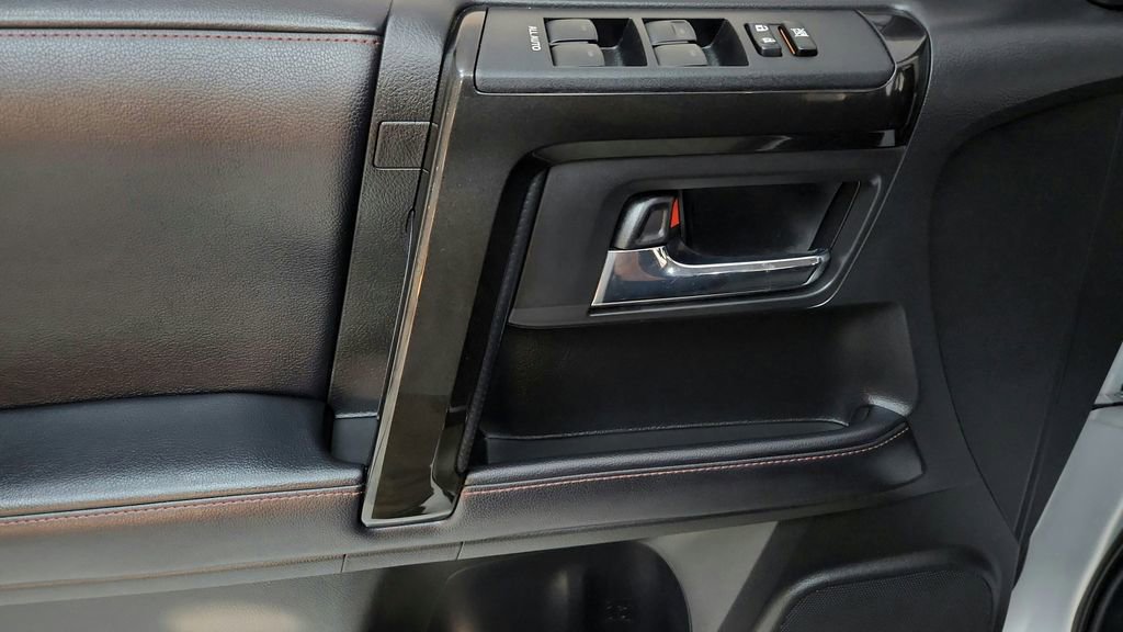 Used 2018 Toyota 4Runner TRD Off-Road image 32