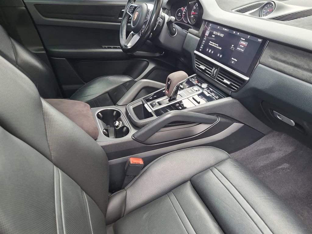 Used 2020 Porsche Cayenne image 18