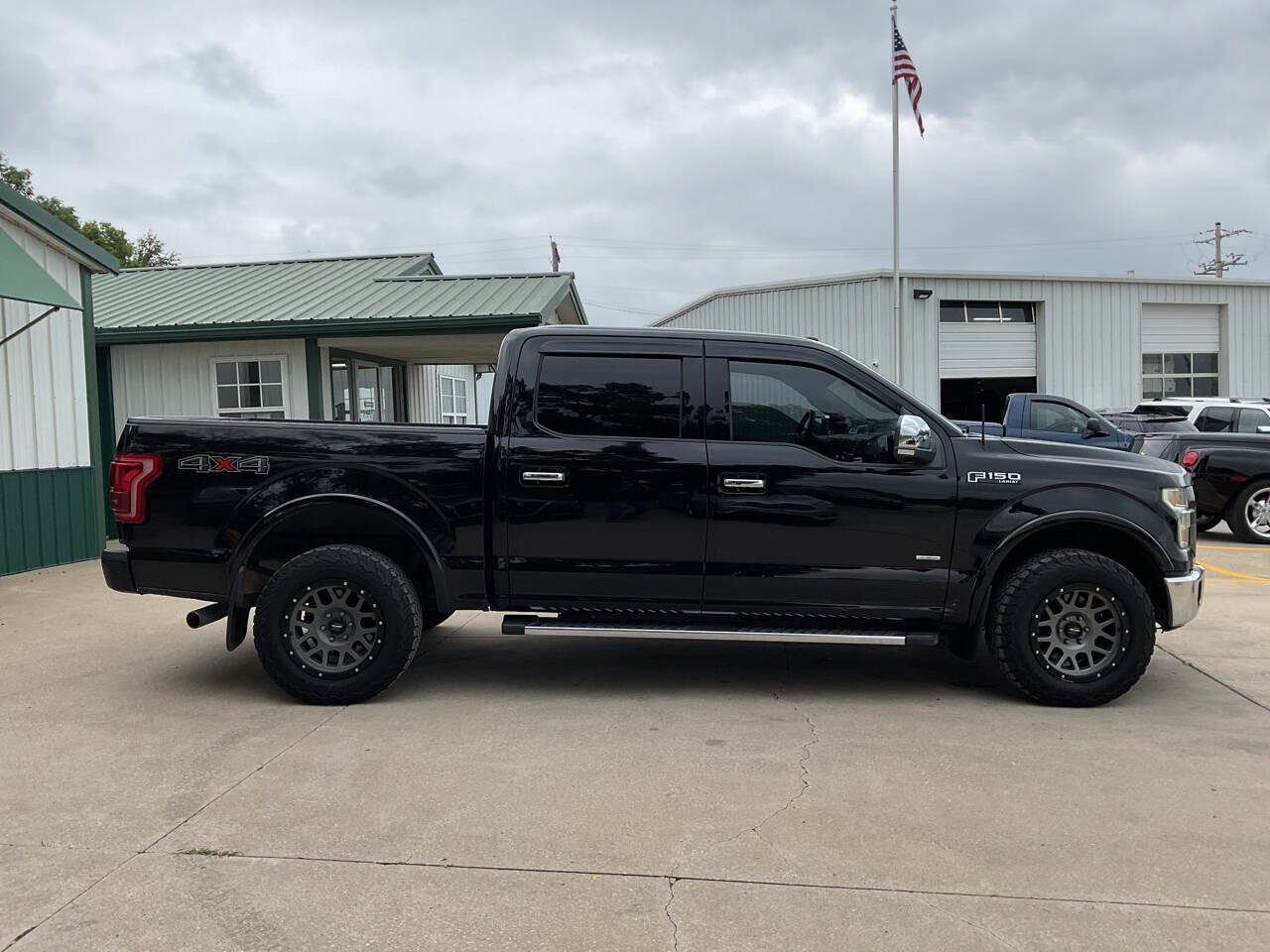 Used 2016 Ford F150 Lariat image 2