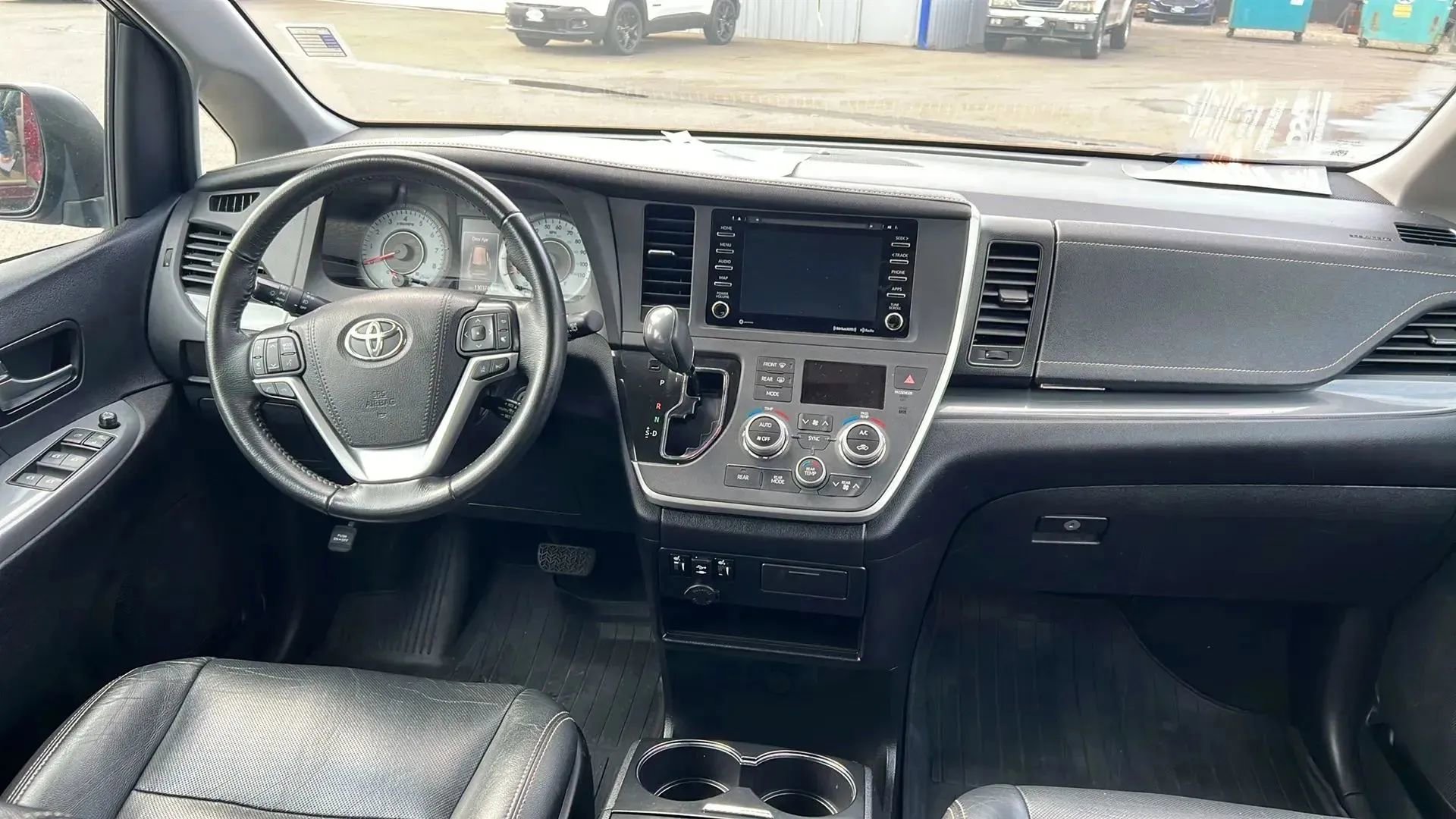 Used 2020 Toyota Sienna SE FWD image 7