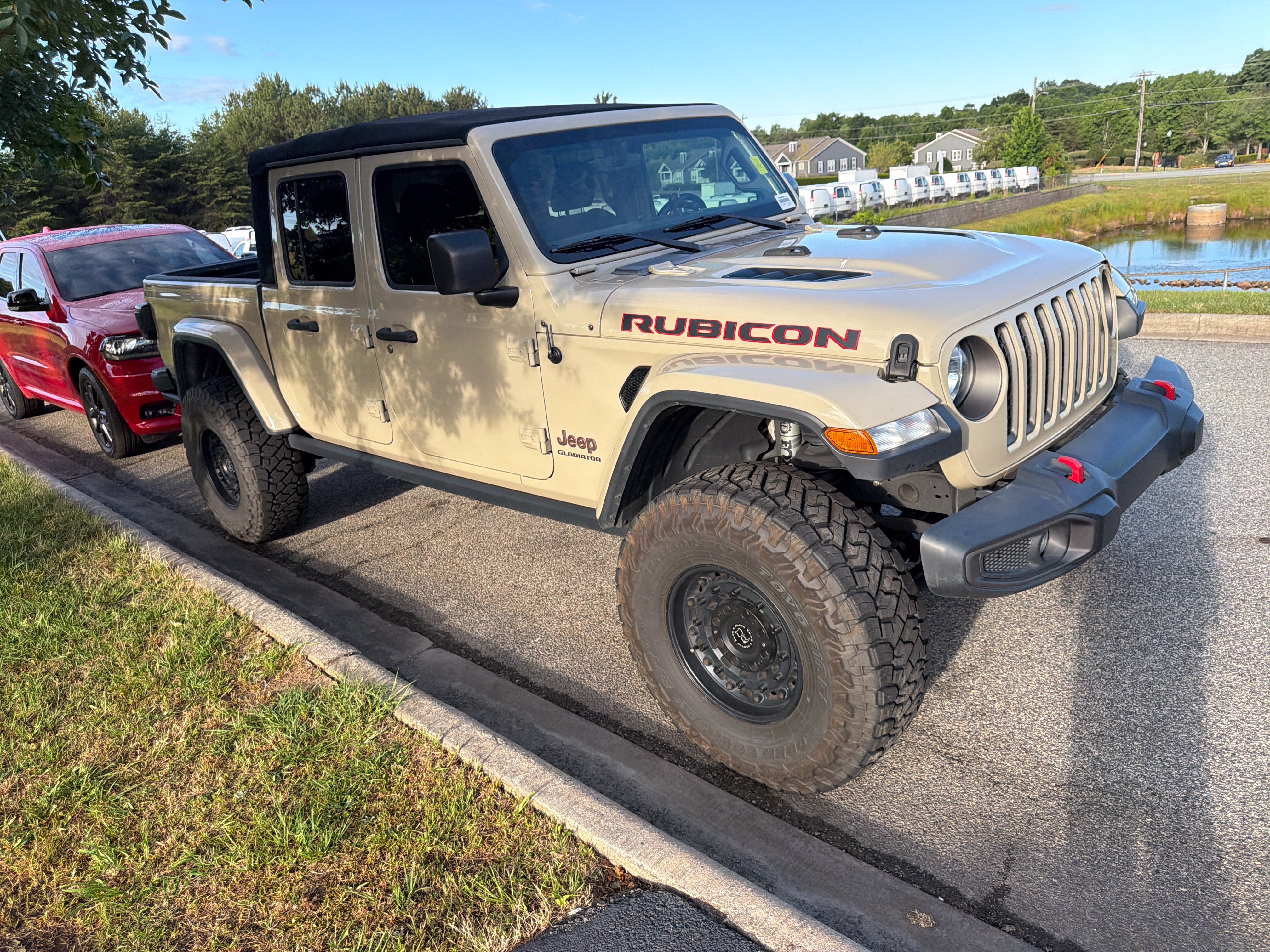 Used 2020 Jeep Gladiator Rubicon AWD/4WD image 2