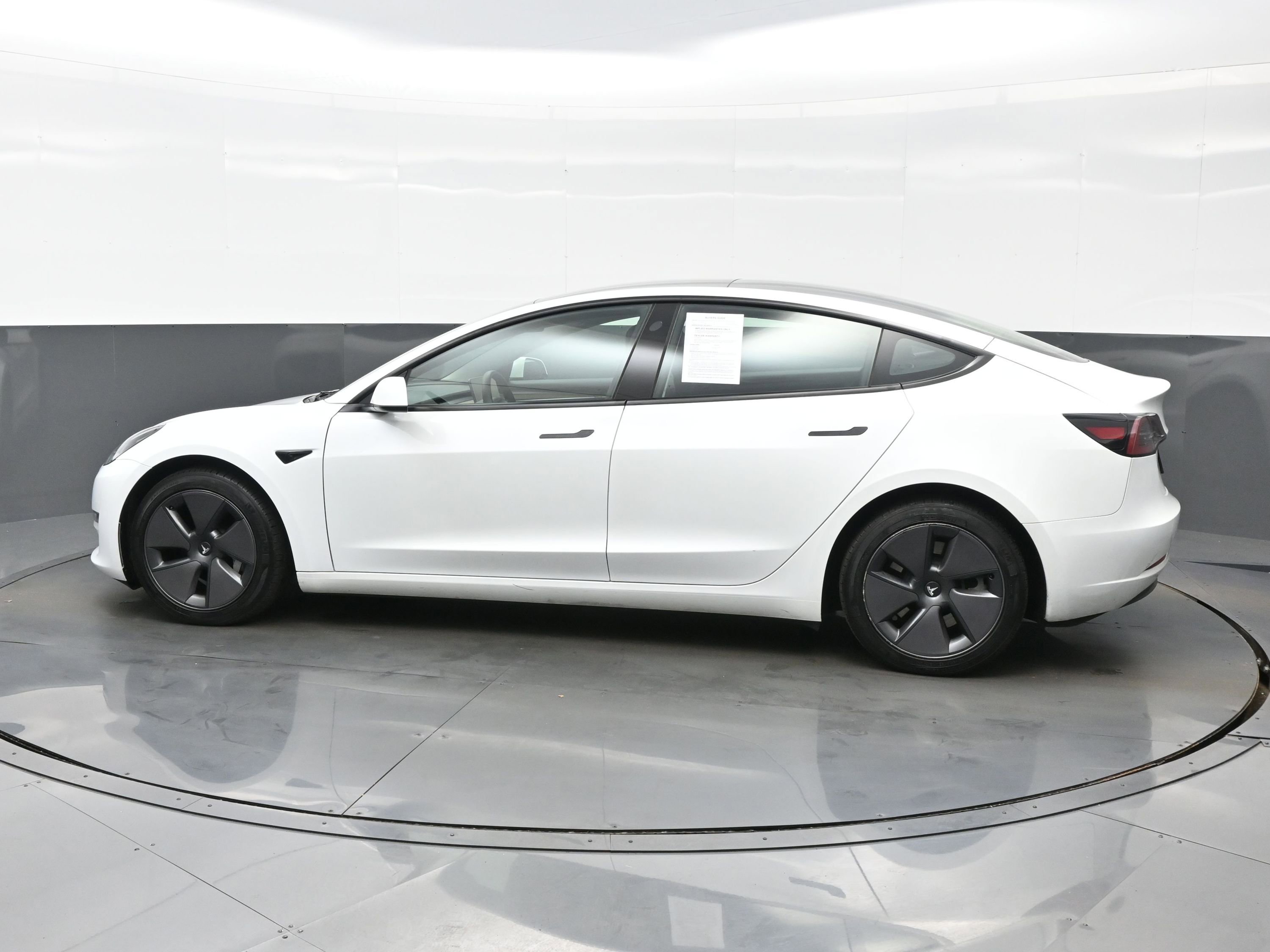 Used 2023 Tesla Model 3 Standard Range image 3