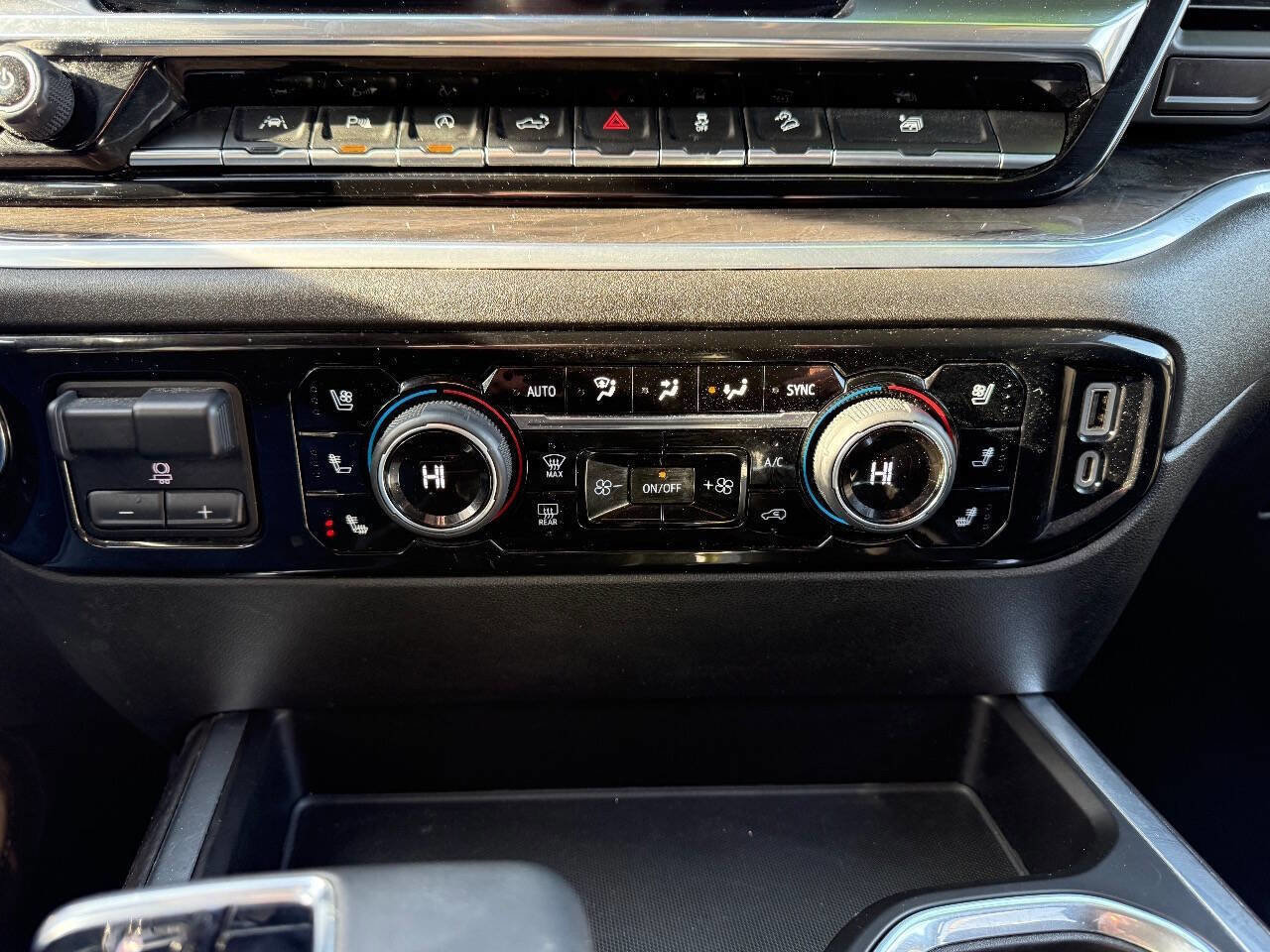 Used 2023 Chevrolet Silverado 1500 LTZ w/ LTZ Convenience Package II AWD/4WD image 23