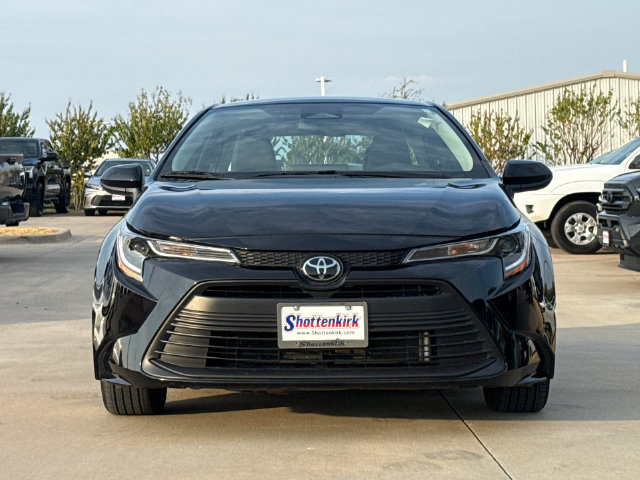 Used 2025 Toyota Corolla LE FWD image 2