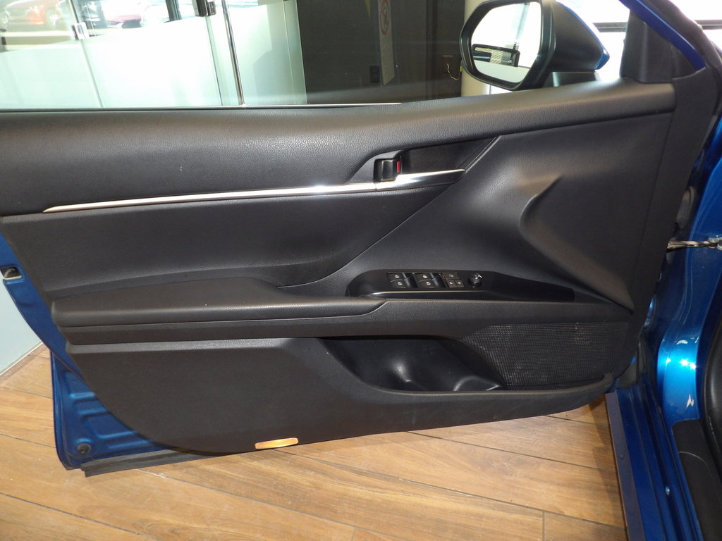 Used 2019 Toyota Camry LE image 23