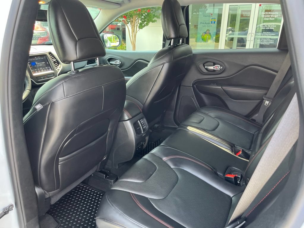 Used 2019 Jeep Cherokee Trailhawk AWD/4WD image 18