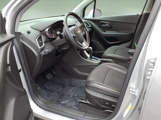 Used 2022 Chevrolet Trax LT w/ LT Convenience Package image 14