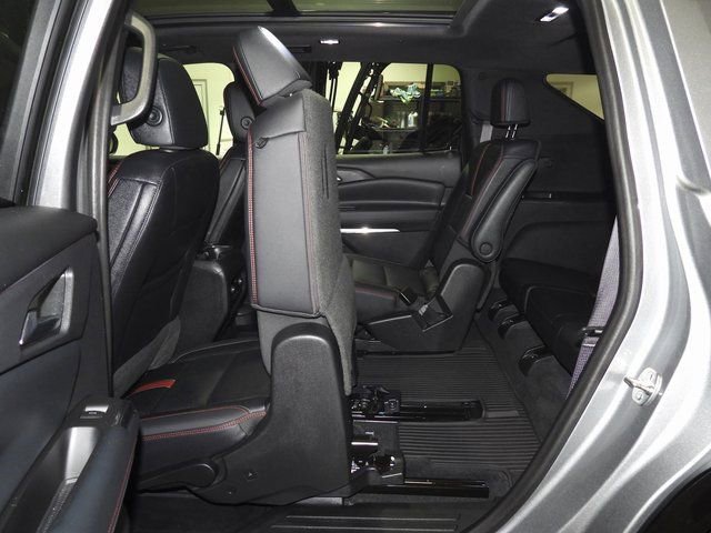 Used 2024 Chevrolet Traverse RS w/ LPO, Floor Liner Package image 44