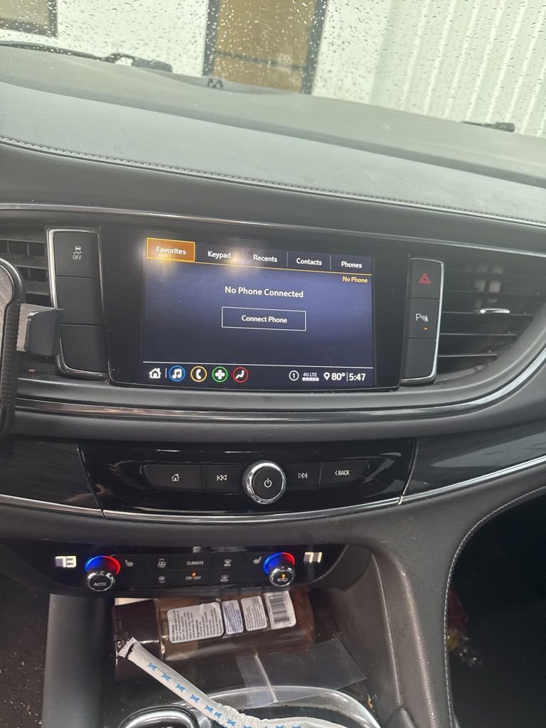 Used 2020 Buick Enclave Essence FWD image 2