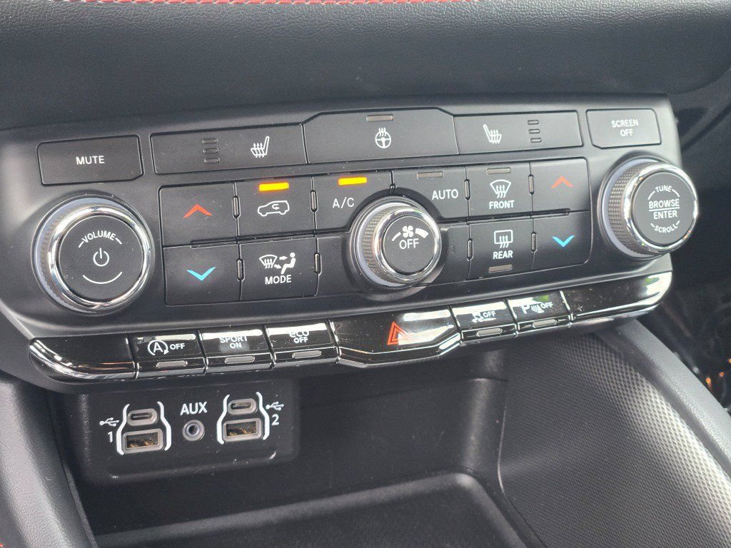 Used 2025 Dodge Durango GT AWD/4WD image 27