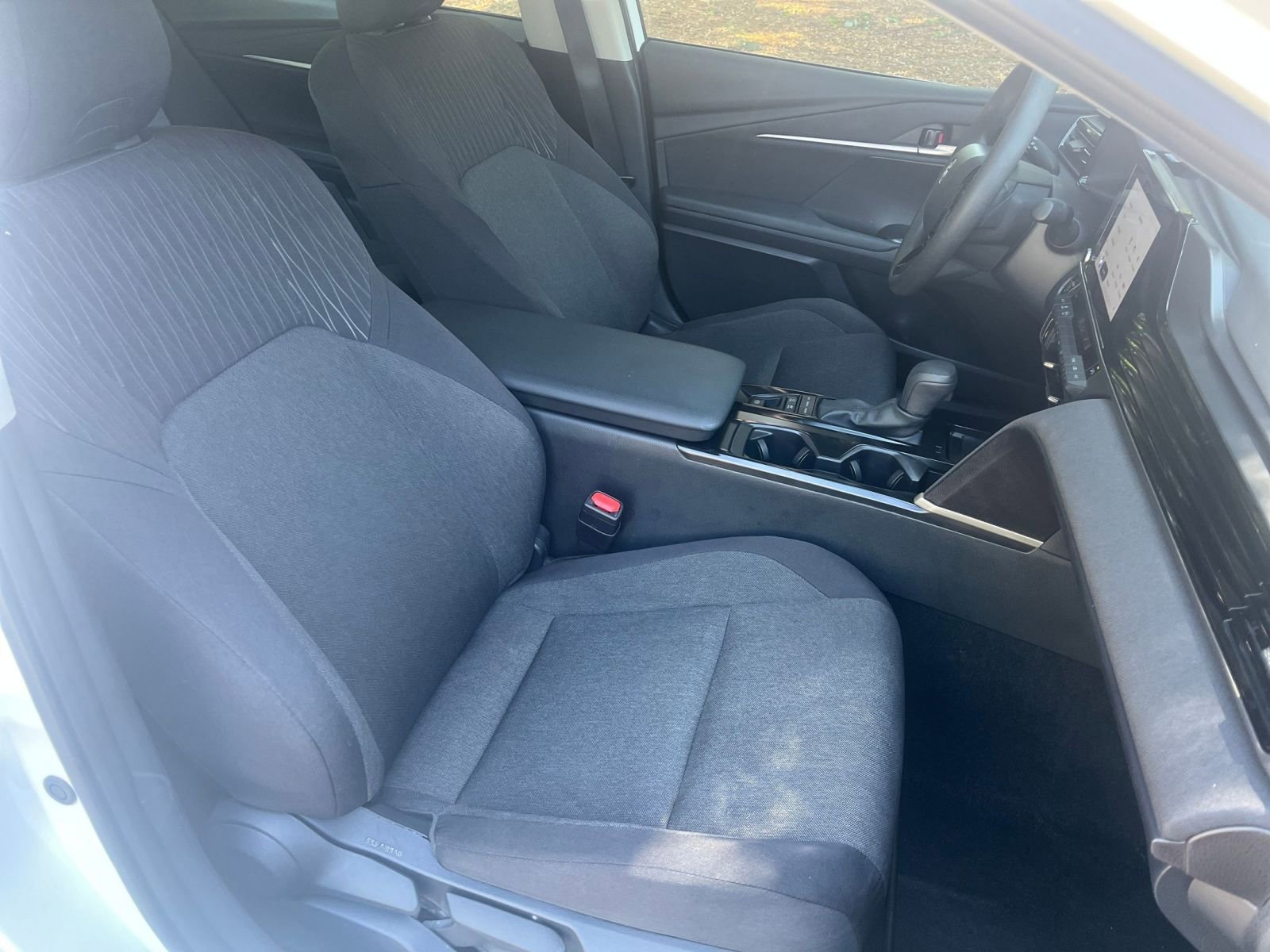Used 2025 Toyota Camry Hybrid FWD image 35