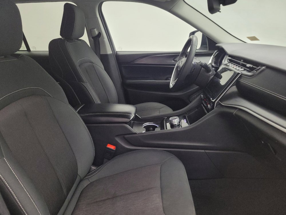 Used 2024 Jeep Grand Cherokee Laredo RWD image 21