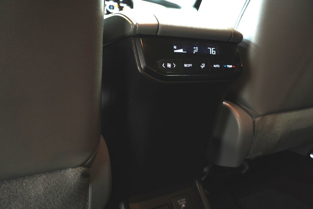 Used 2023 Toyota Highlander Limited FWD image 16