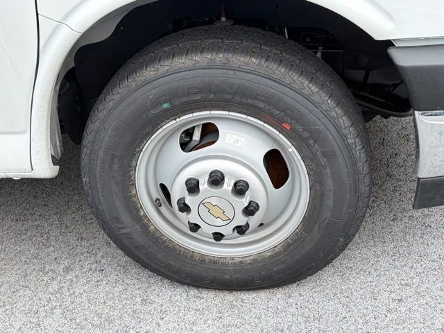 New 2026 Chevrolet Express 4500 Extended w/ Power Convenience Package RWD image 11