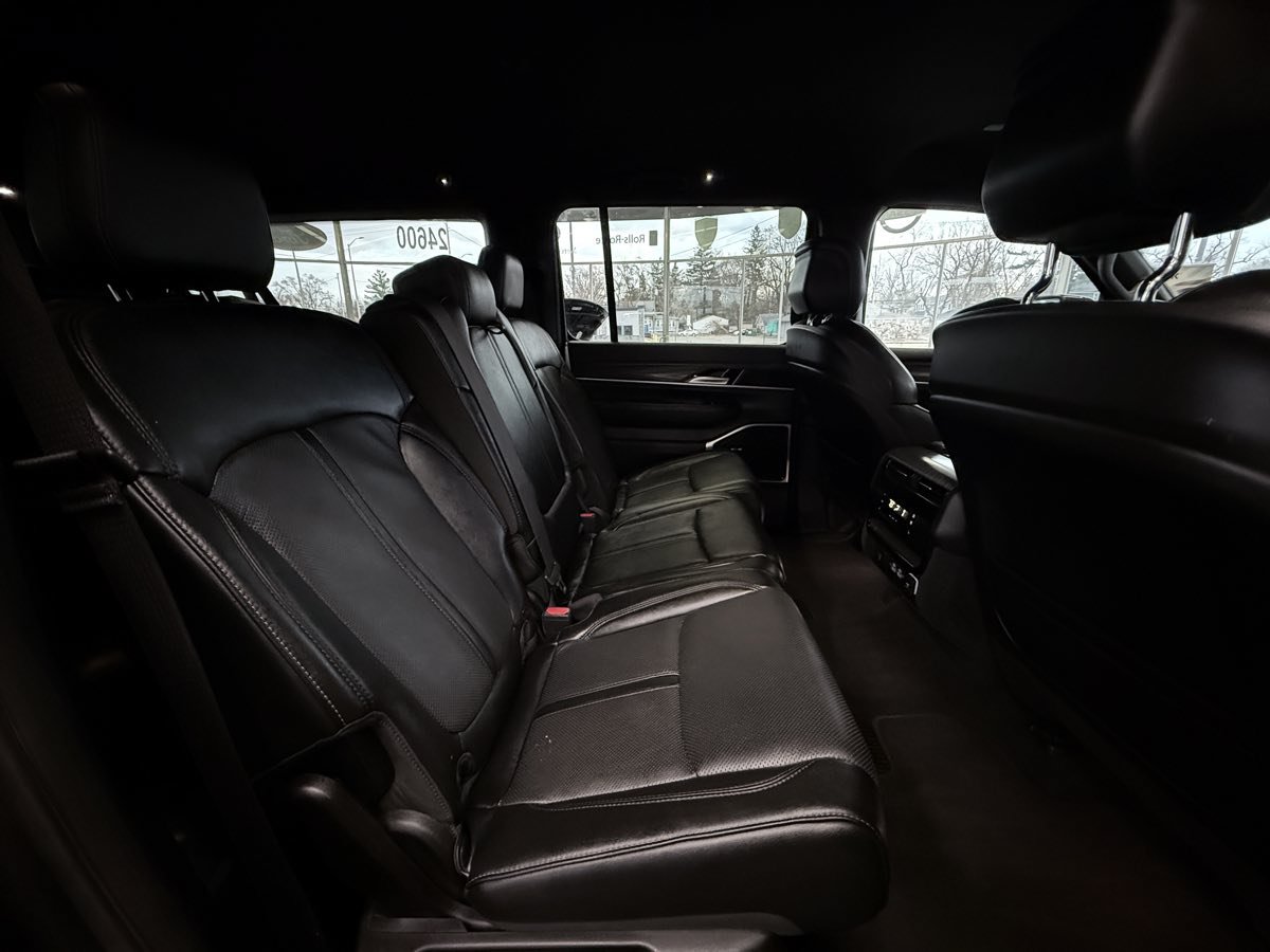 Used 2024 Jeep Wagoneer L Series III w/ Flexible Seating Group AWD/4WD image 37