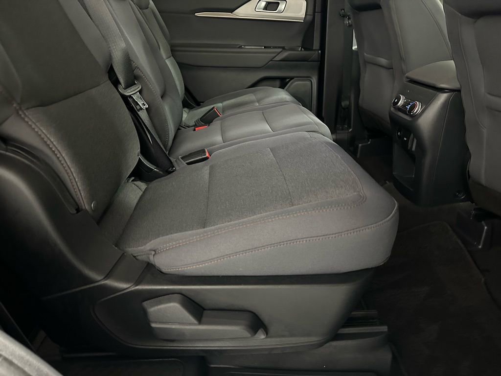 Used 2025 Ford Explorer Active AWD/4WD image 50