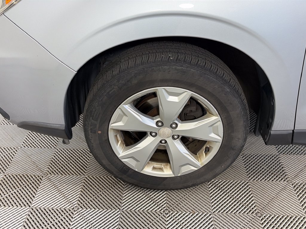 Used 2014 Subaru Forester 2.5i Premium AWD/4WD image 8