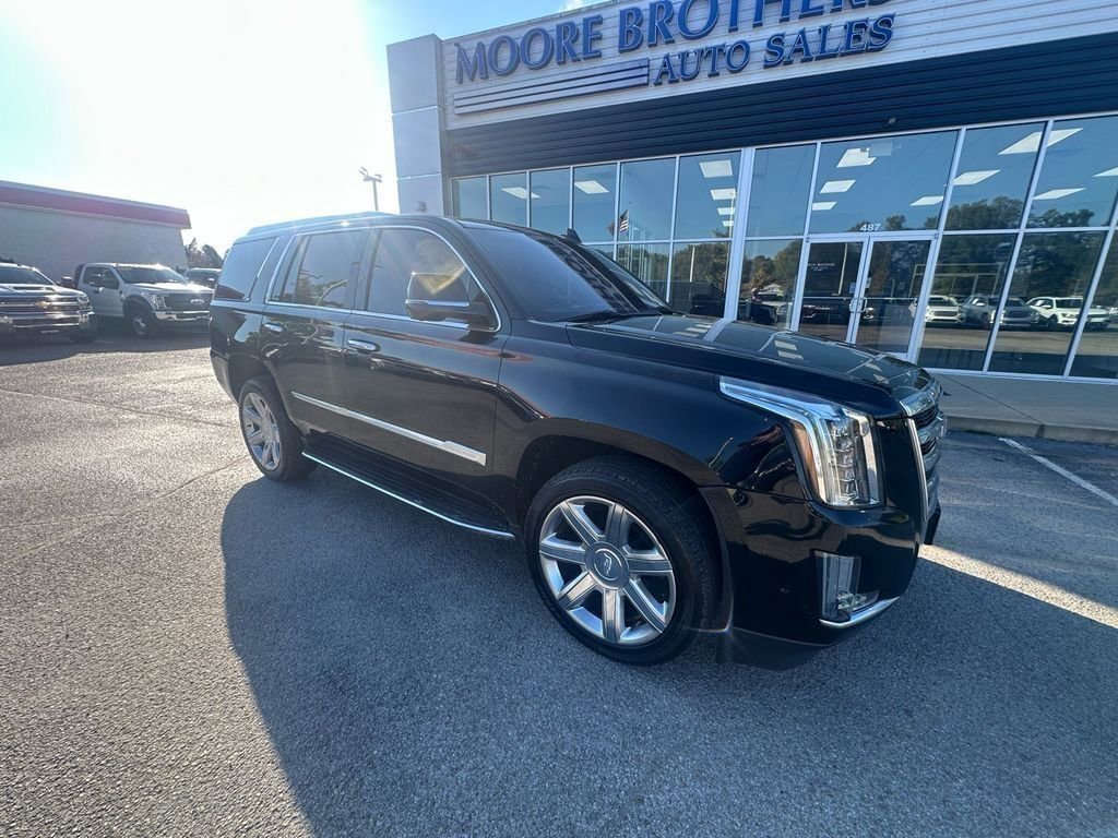 Used 2020 Cadillac Escalade Luxury image 2