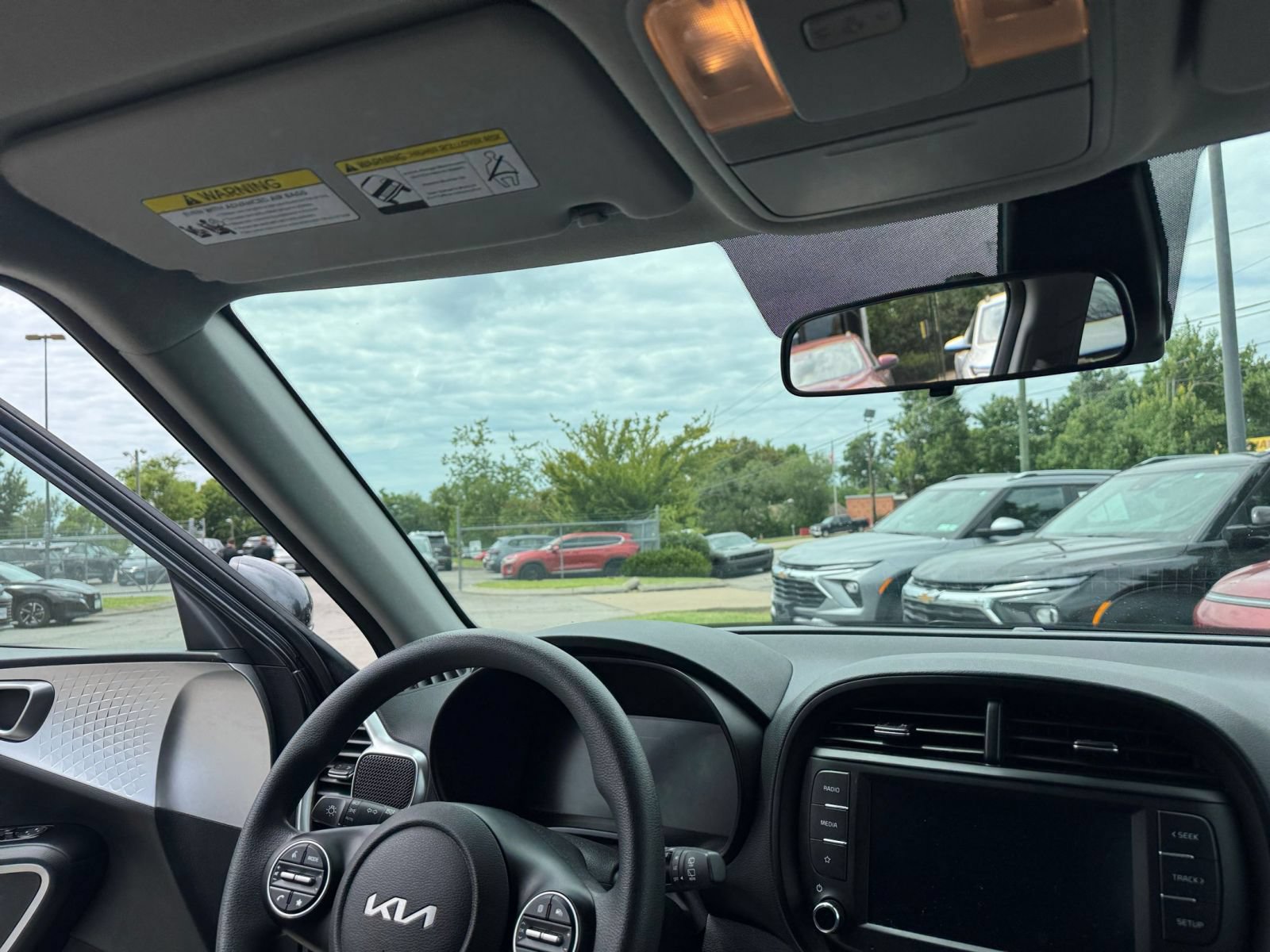 Used 2025 Kia Soul LX w/ LX Technology Package FWD image 32