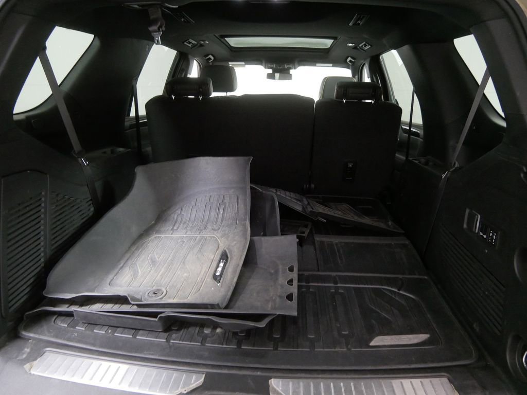 Used 2024 GMC Yukon AT4 w/ Technology Package image 5