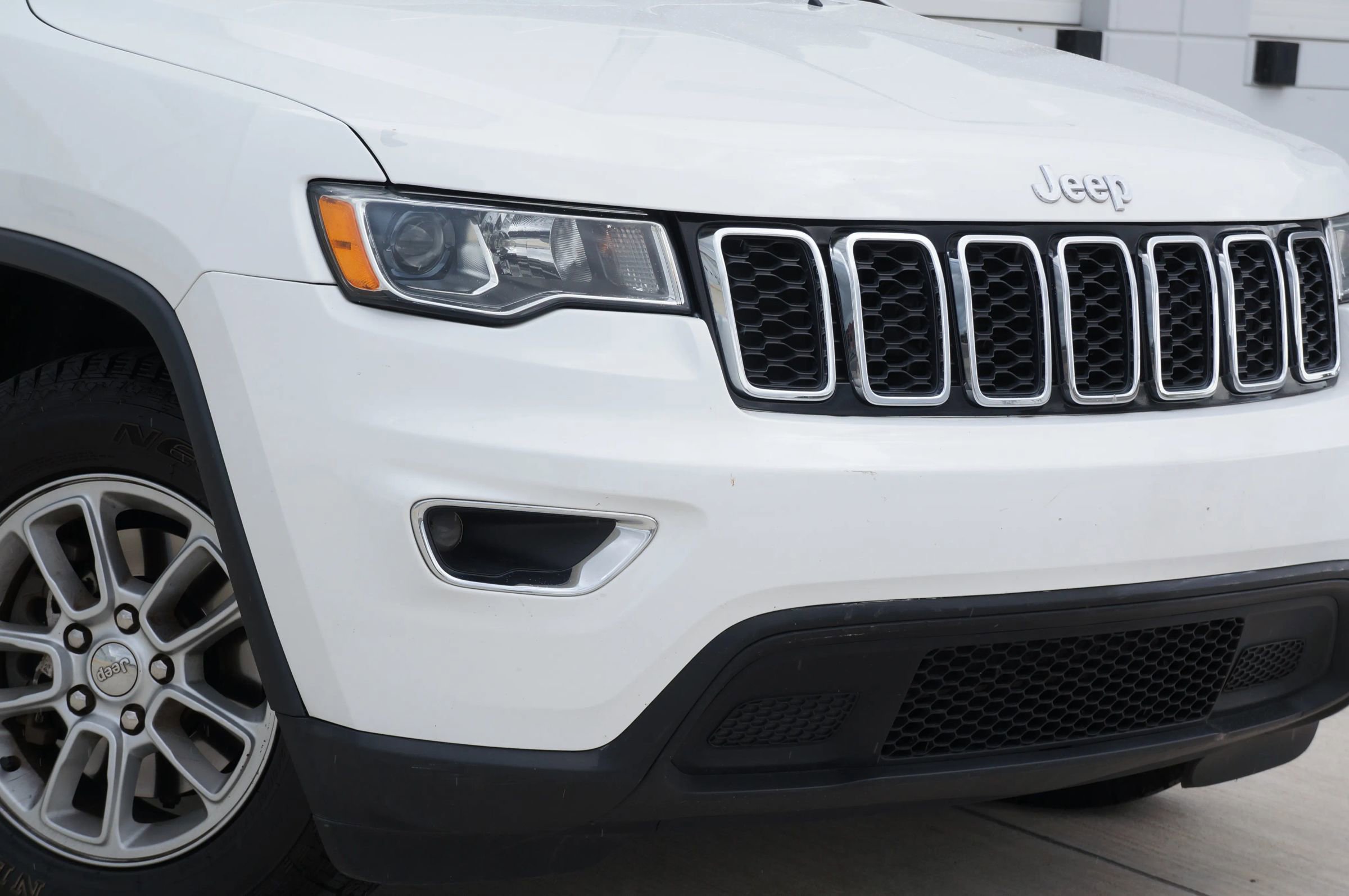 Used 2018 Jeep Grand Cherokee Laredo image 17