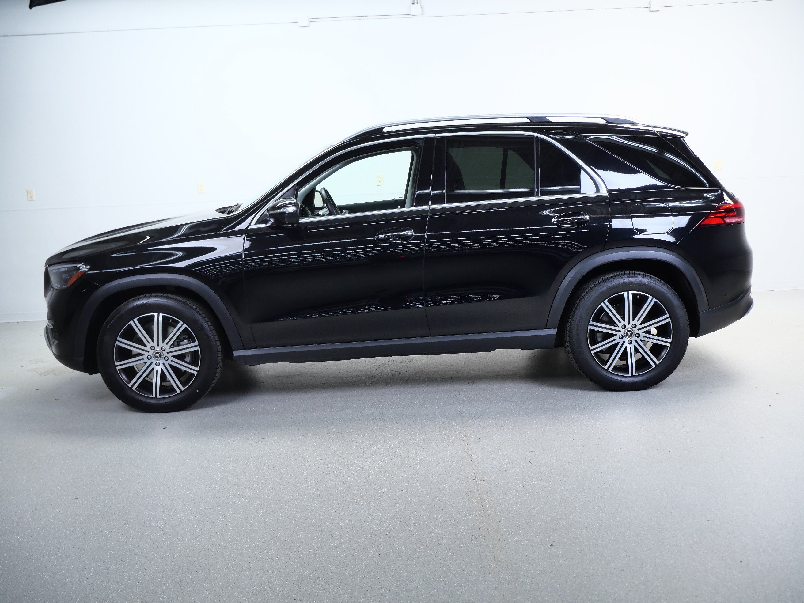 Certified 2025 Mercedes-Benz GLE 450e 4MATIC w/ Winter Package image 10