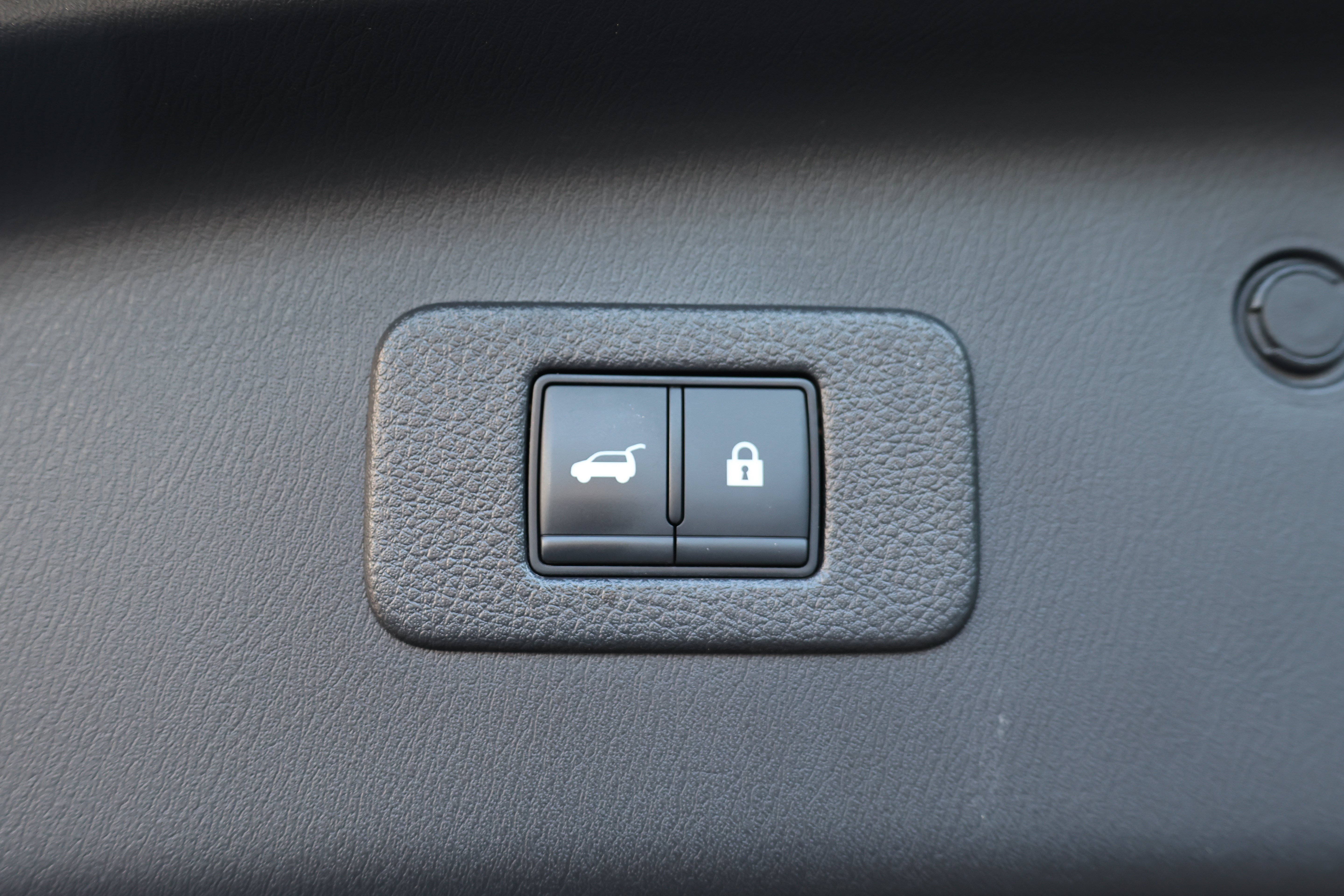 Used 2024 Nissan Armada SL AWD/4WD image 6
