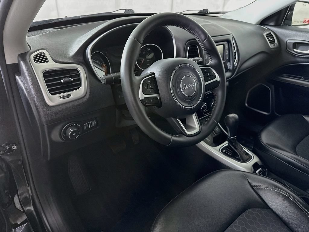 Used 2018 Jeep Compass Latitude AWD/4WD image 18