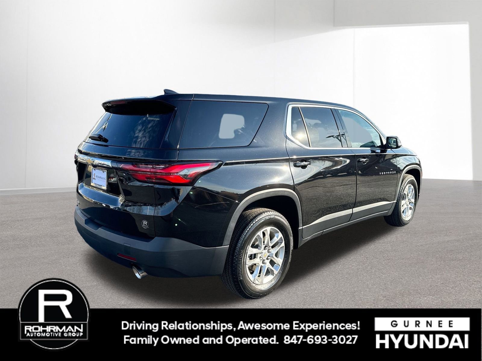 Used 2023 Chevrolet Traverse LS w/ Safety Package image 9