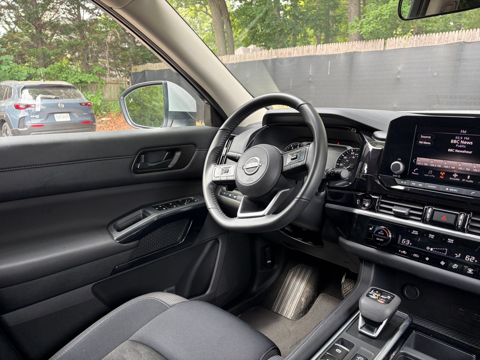 Used 2025 Nissan Pathfinder SV FWD image 37