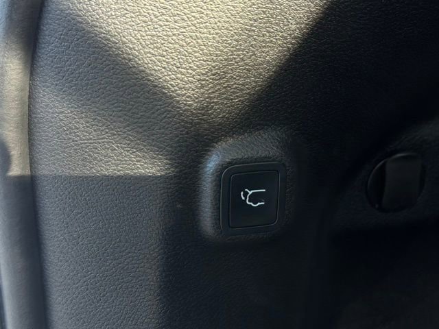 Used 2021 Jeep Cherokee Latitude Lux w/ Comfort/Convenience Group image 12