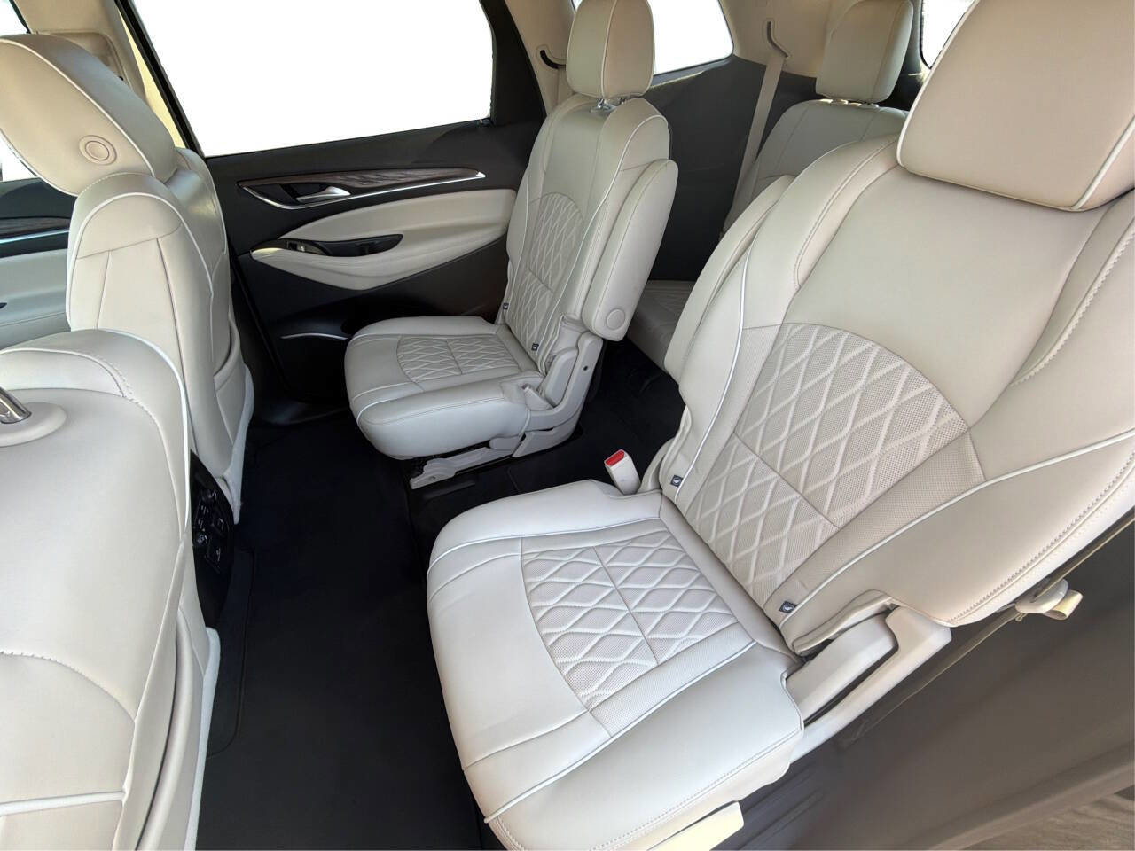 Used 2022 Buick Enclave Avenir AWD/4WD image 38