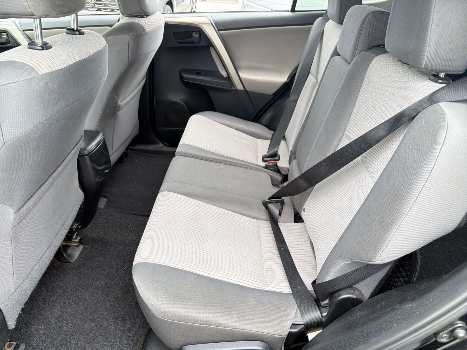 Used 2015 Toyota RAV4 LE AWD/4WD image 15