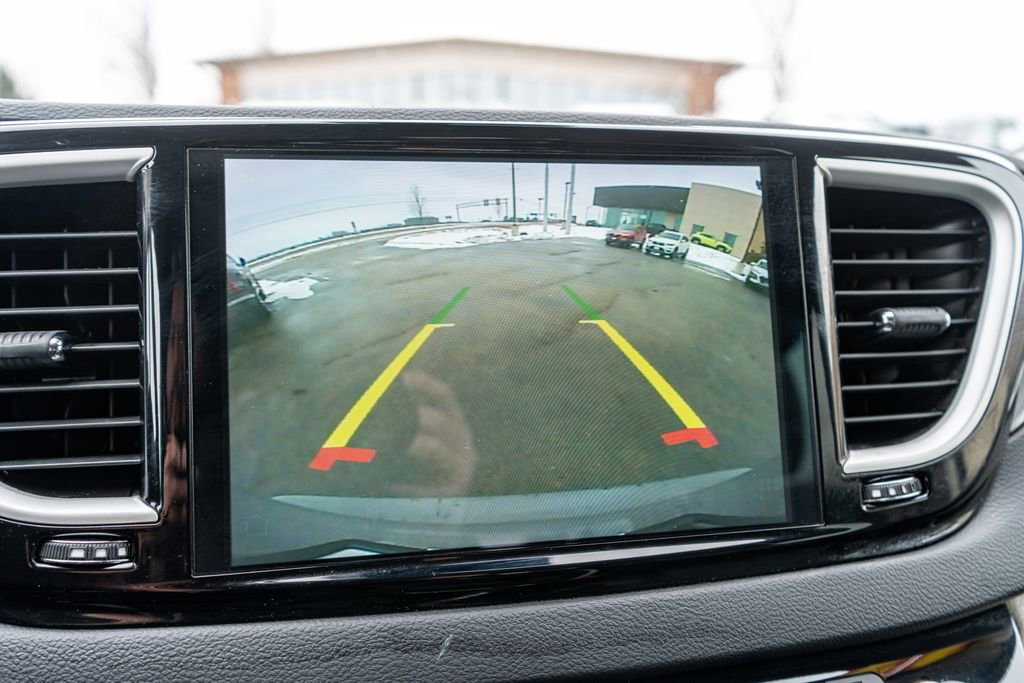 Used 2023 Chrysler Pacifica Touring-L image 44