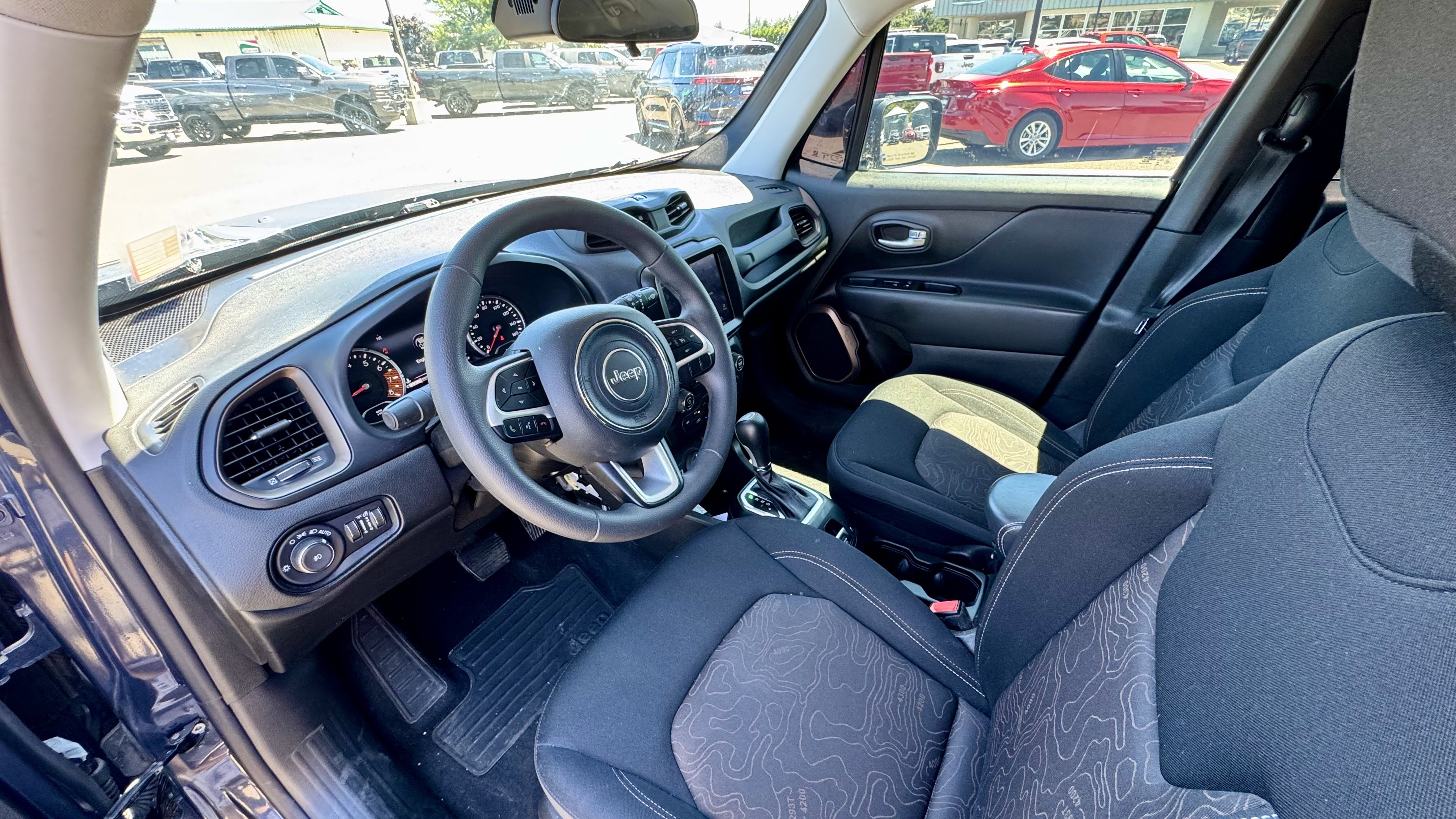 Used 2023 Jeep Renegade Latitude AWD/4WD image 12