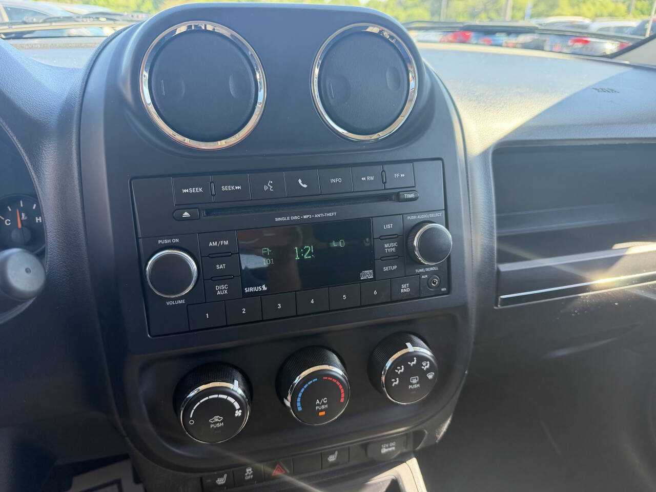 Used 2016 Jeep Patriot Latitude AWD/4WD image 24