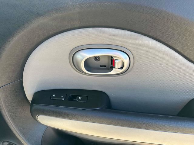 Used 2016 Kia Soul + image 20