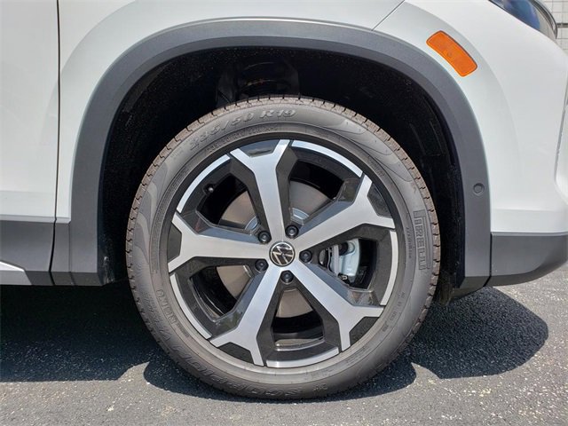 New 2025 Volkswagen Tiguan SE image 12