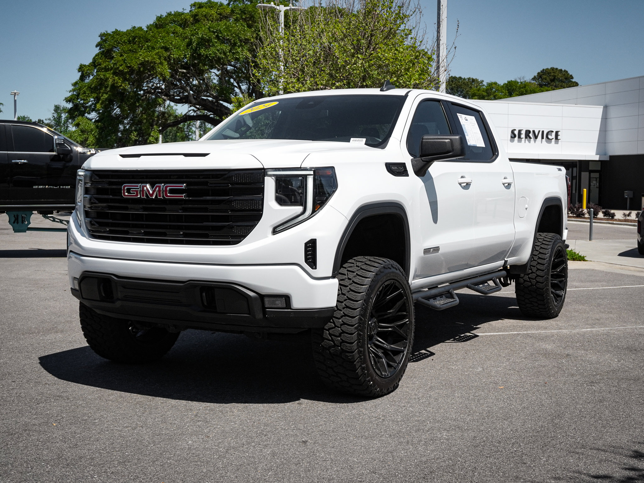 Used 2024 GMC Sierra 1500 Elevation w/ X31 Off-Road Package AWD/4WD image 5