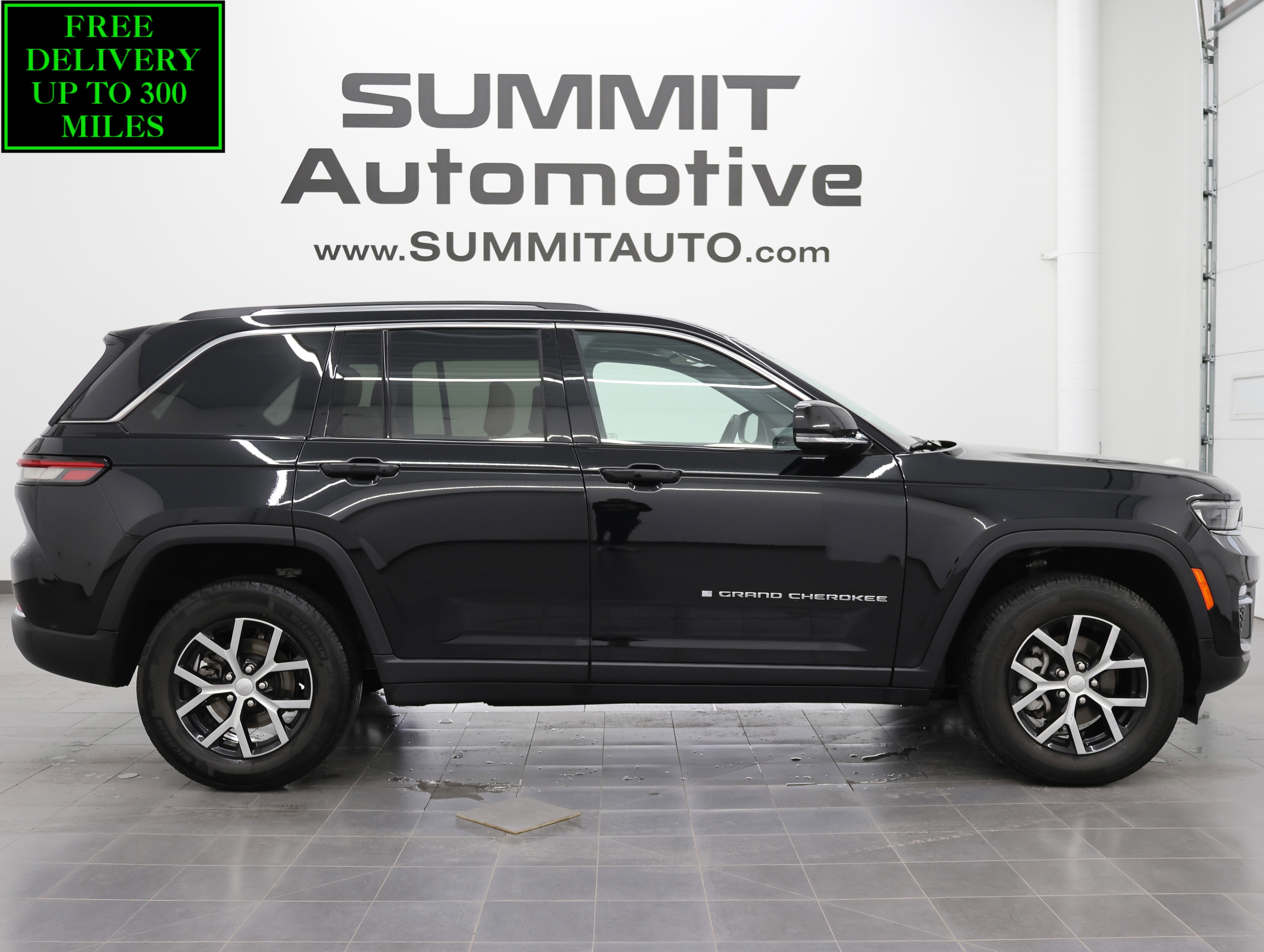Used 2023 Jeep Grand Cherokee Limited image 1