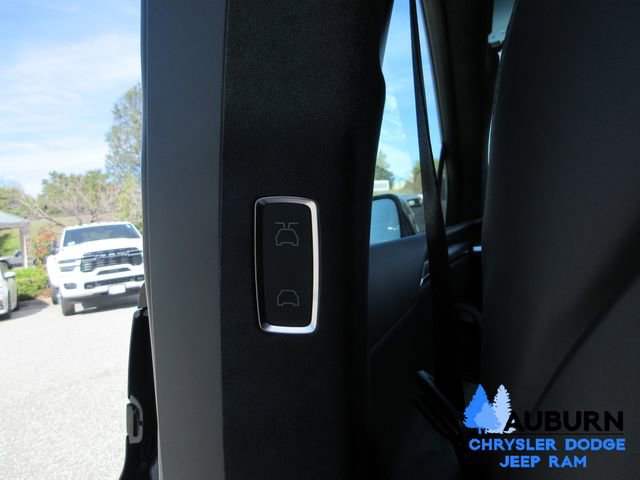Used 2022 Tesla Model X image 17