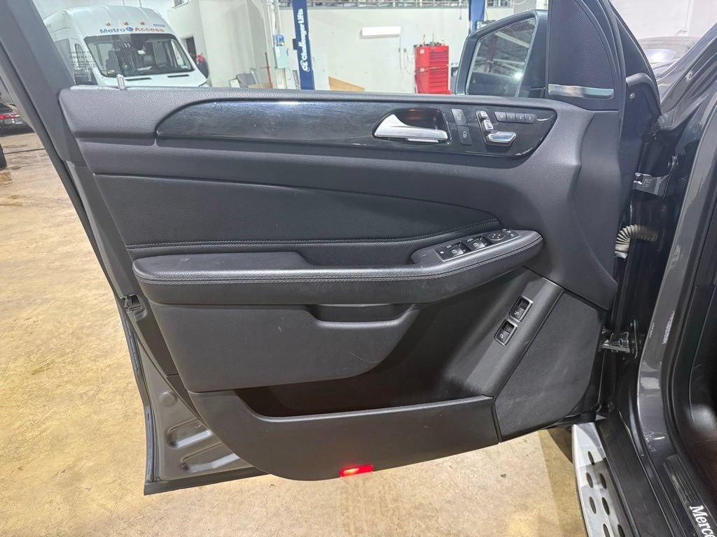 Used 2018 Mercedes-Benz GLS 450 4MATIC image 25