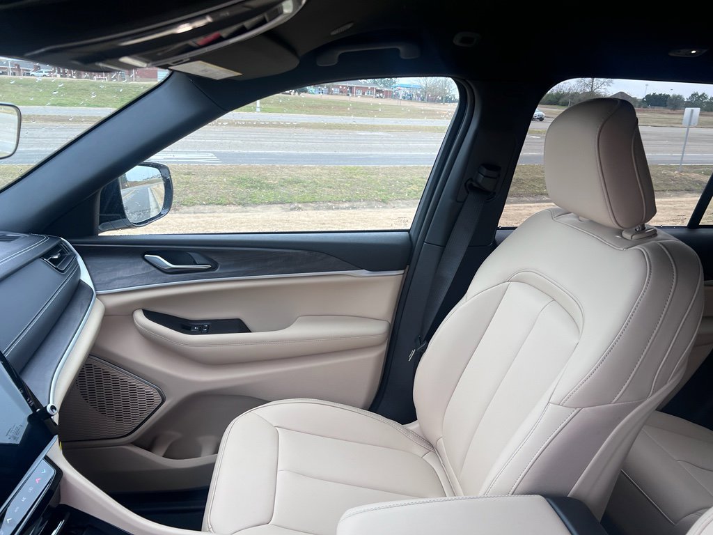 New 2026 Jeep Grand Cherokee Limited w/ Trailer Tow Package AWD/4WD image 17