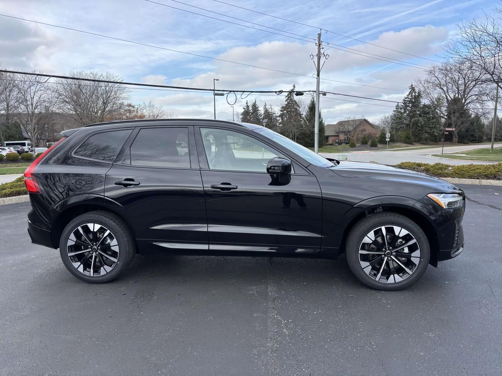 New 2026 Volvo XC60 B5 Plus w/ Protection Package Premier AWD/4WD image 8