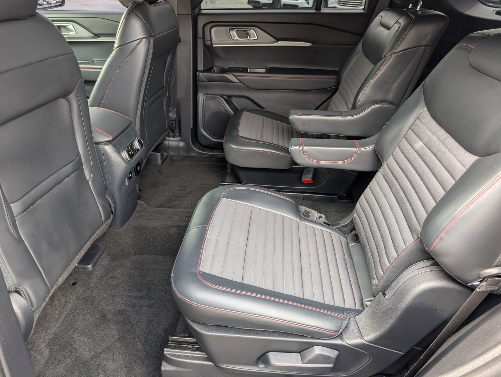 Used 2025 Ford Explorer ST-Line w/ Premium Package RWD image 23