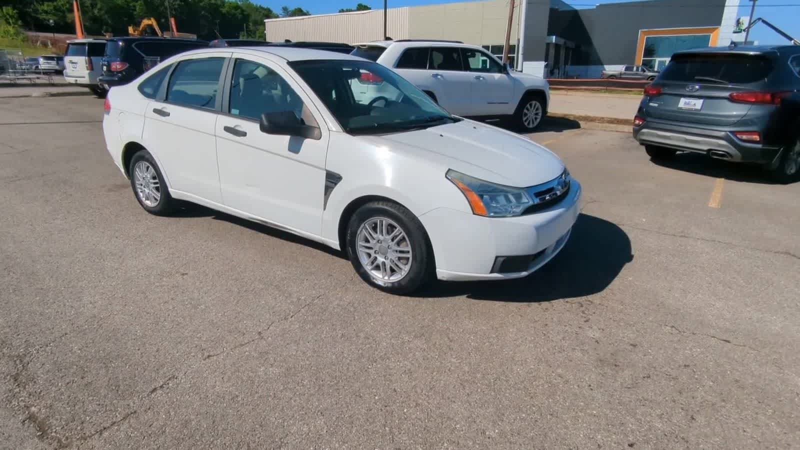 Used 2008 Ford Focus SE FWD image 2